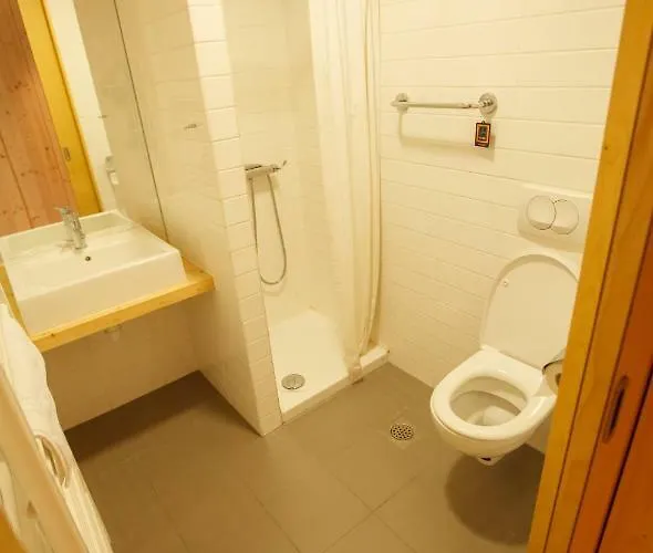 Youth Punkl Hostel *